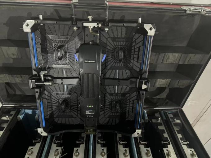 Close-up view of 글로샤인 W Series P3.91 LED panel