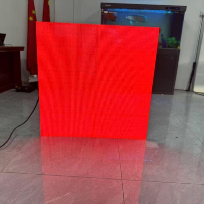 글로샤인 P3.91 LED display showing vibrant colors in outdoor setting